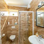 King Street Center Apartment *