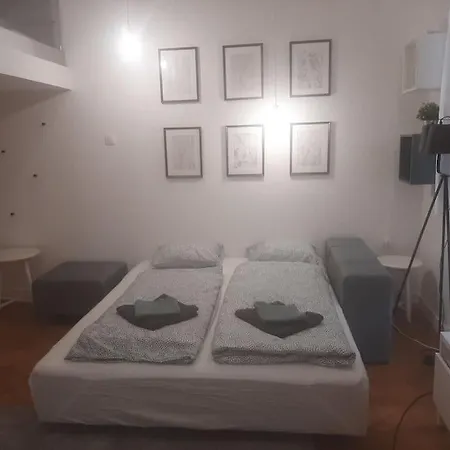 King Street Center Apartment *