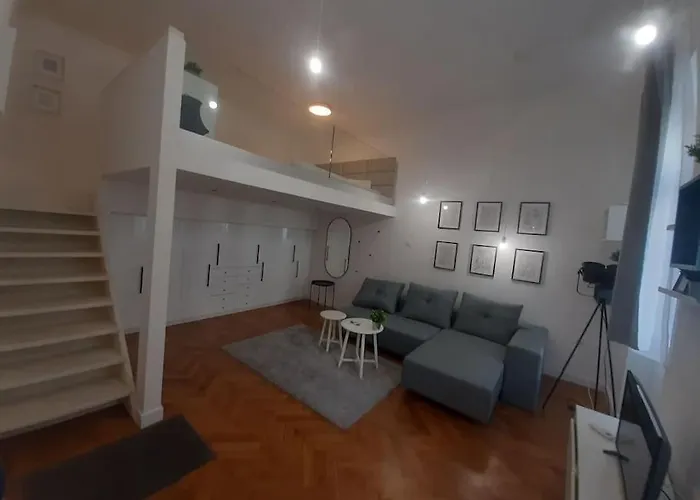 King Street Center Apartment *